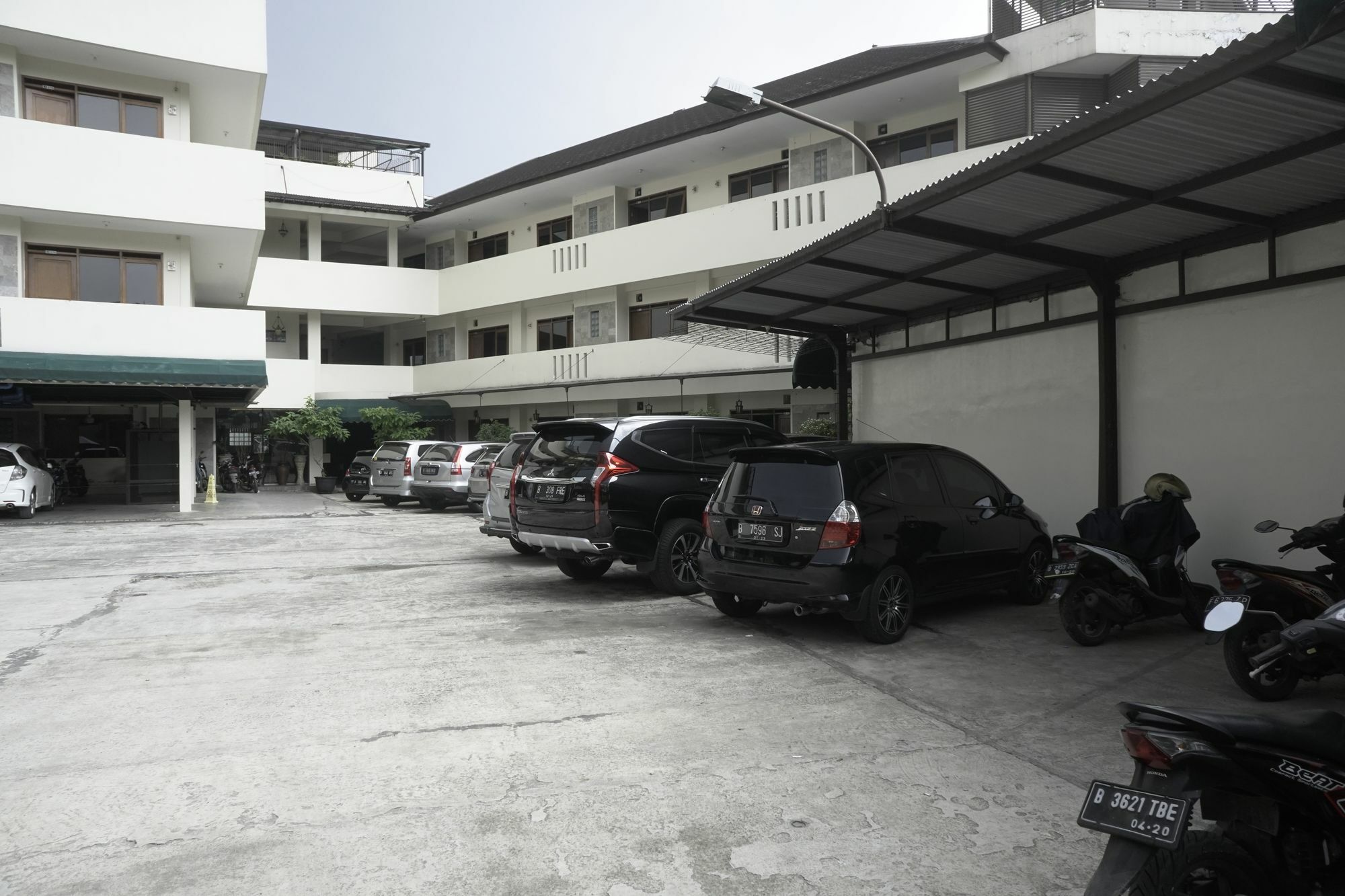 Reddoorz Plus @ Ciumbuleuit Area Bandung Exterior foto